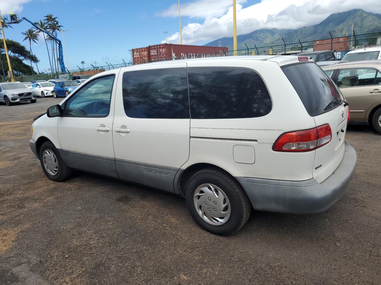 Lot #2821684803 2001 TOYOTA SIENNA CE