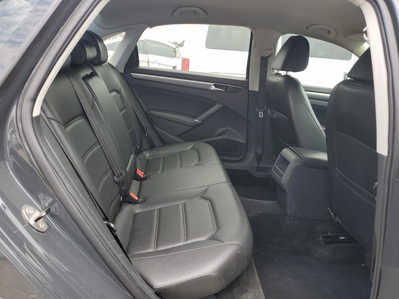 1VWDT7A39HC085423 2017 Volkswagen Passat R-Line