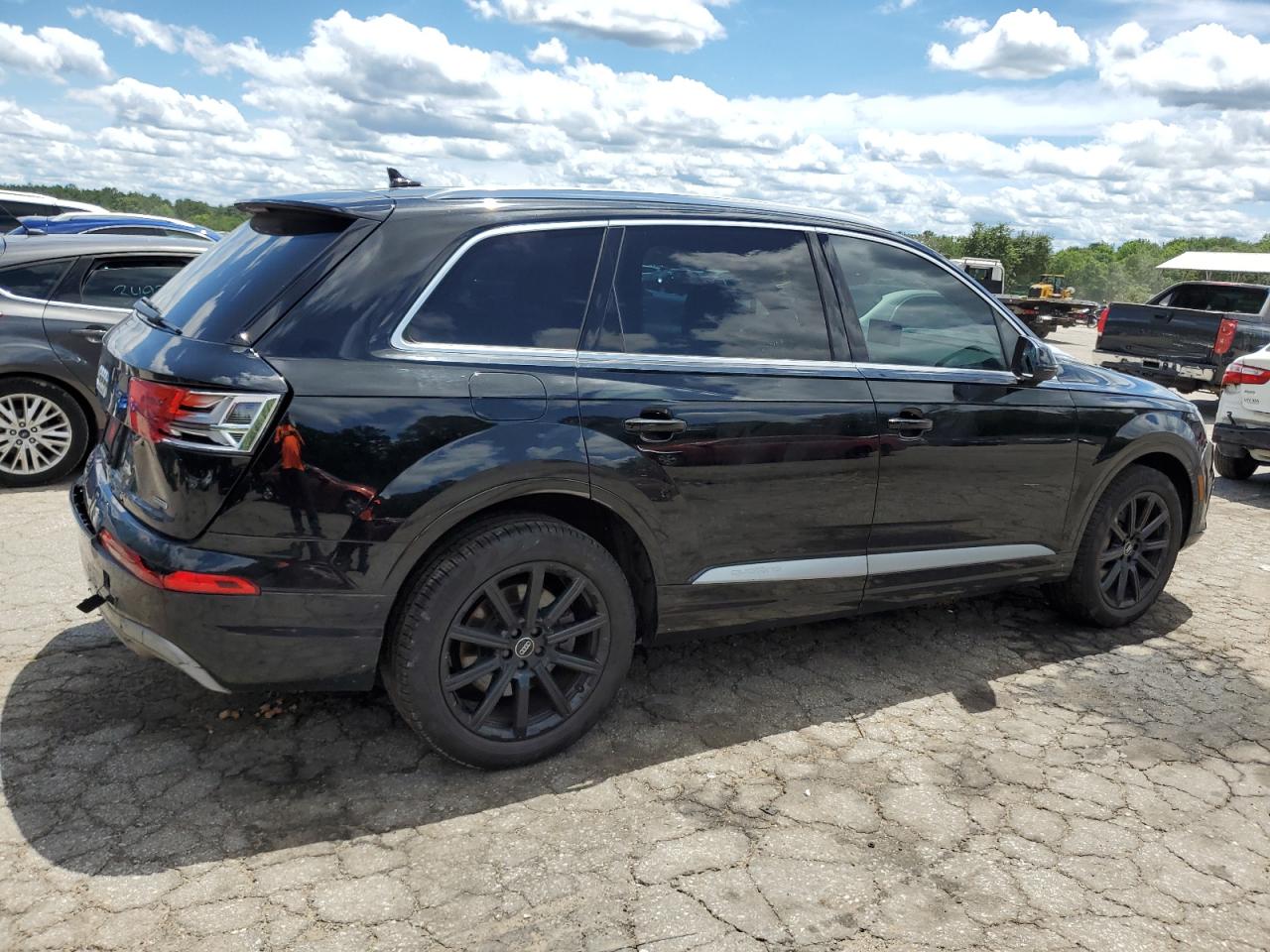 WA1AHAF72JD028636 2018 Audi Q7 Premium