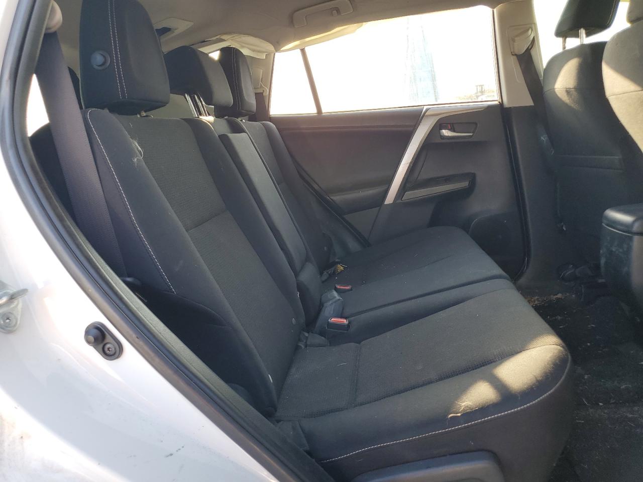 JTMWFREV4HJ118897 2017 Toyota Rav4 Xle