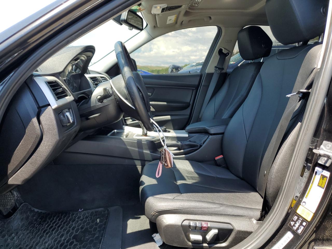 WBA8A3C50HK692010 2017 BMW 320 Xi