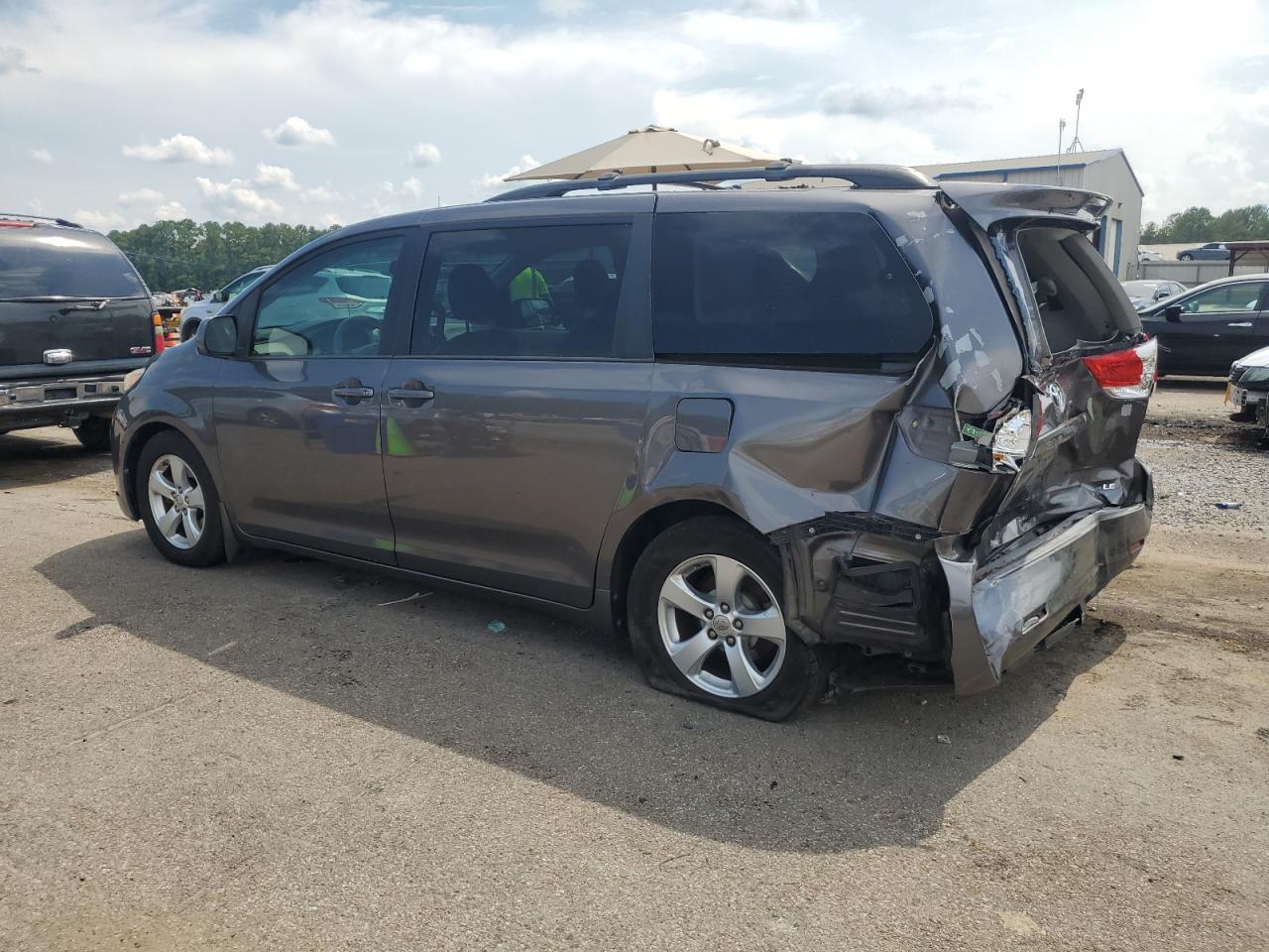 Lot #2751403129 2013 TOYOTA SIENNA/CE