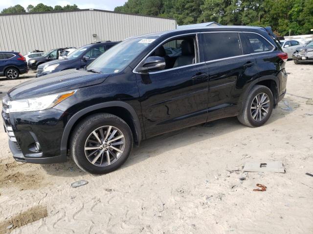 VIN 5TDJZRFHXJS560134 2018 Toyota Highlander, SE no.1