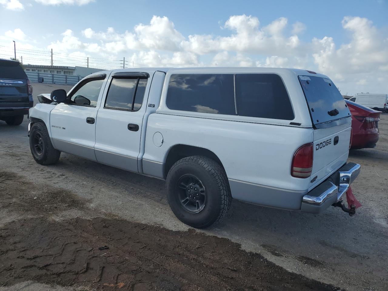 1B7GL2AN8YS678930 2000 Dodge Dakota Quad