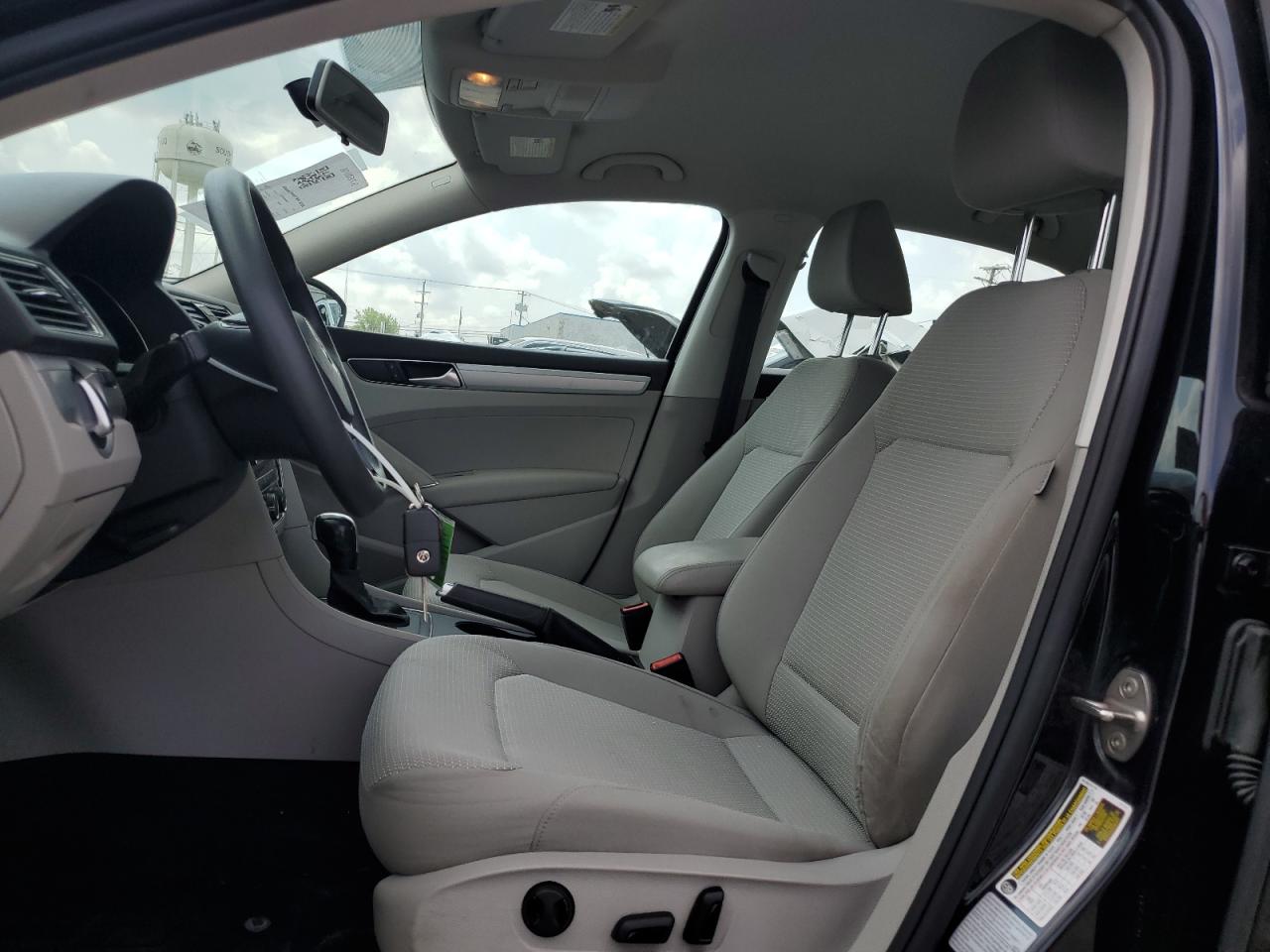 1VWAA7A3XJC017128 2018 Volkswagen Passat S