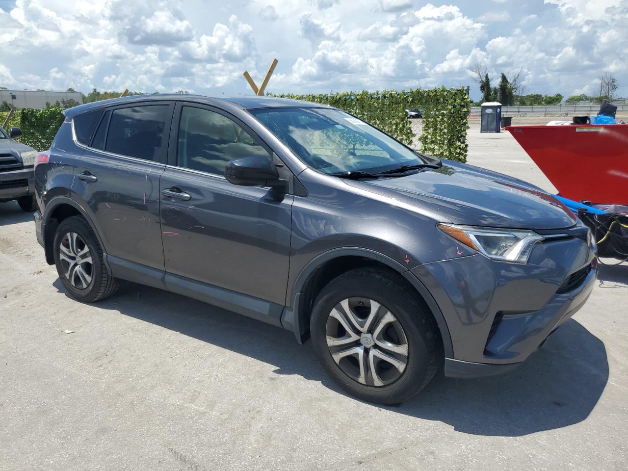 JTMBFREV2HJ161407 2017 Toyota Rav4 Le