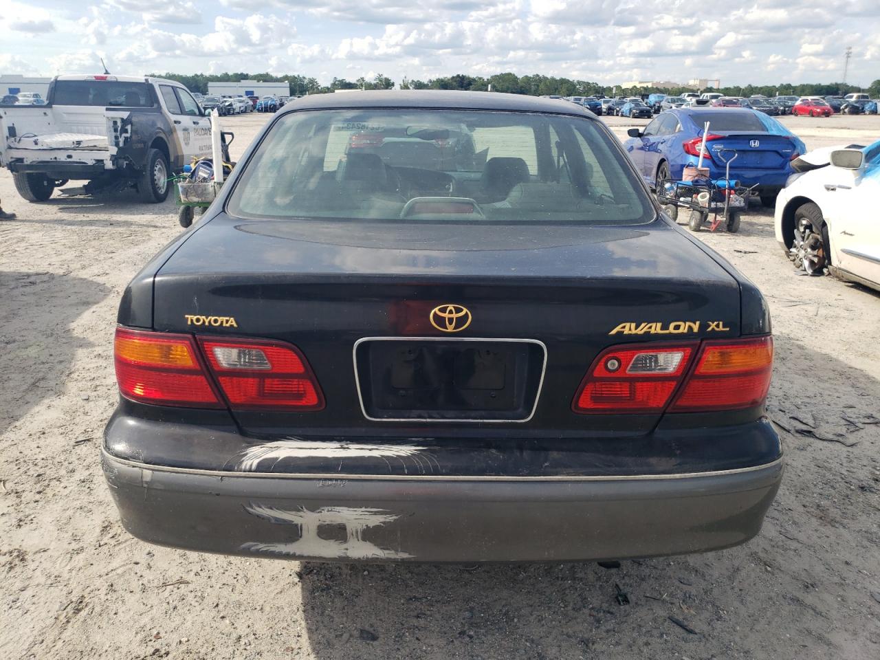 4T1BF18B3WU257363 1998 Toyota Avalon Xl
