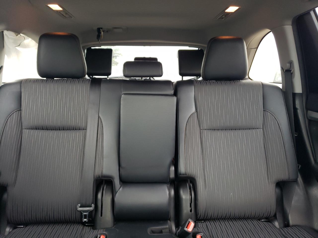 5TDBZRFHXKS983432 2019 Toyota Highlander Le