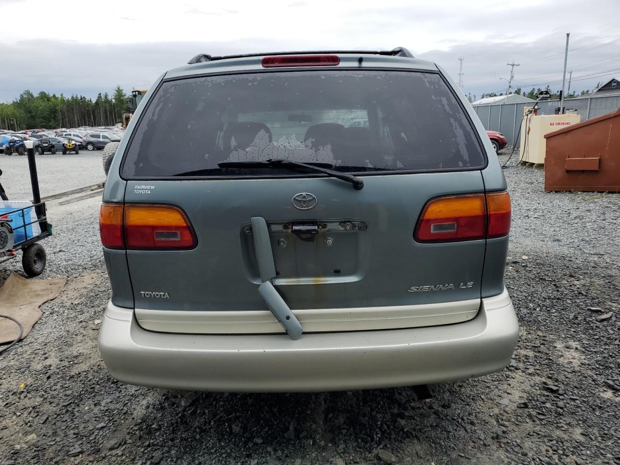 4T3ZF13C3WU053748 1998 Toyota Sienna Le