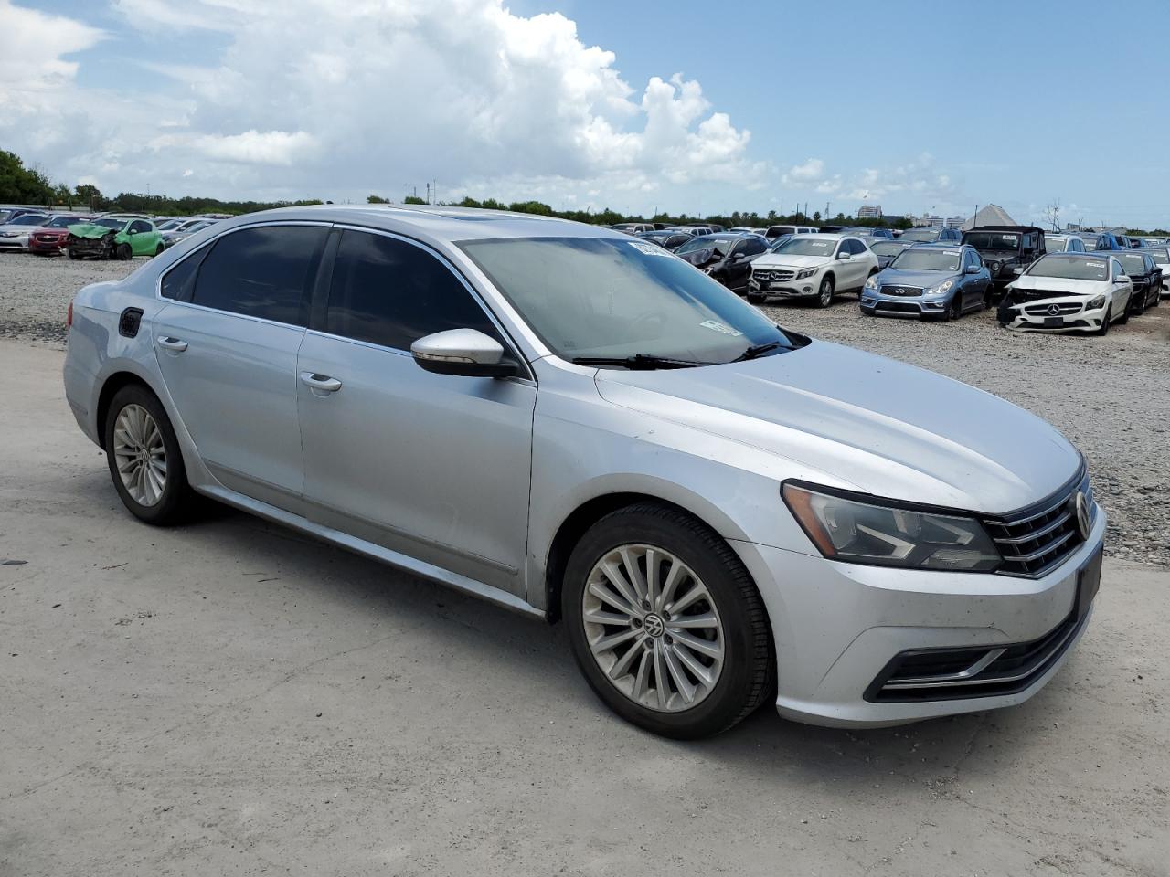 2016 Volkswagen Passat Se vin: 1VWBS7A31GC008022