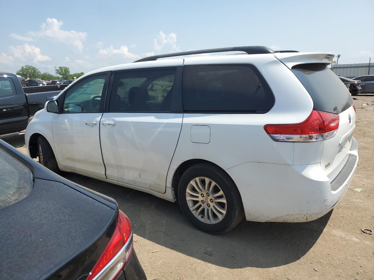 2014 Toyota Sienna Xle vin: 5TDYK3DC1ES510543