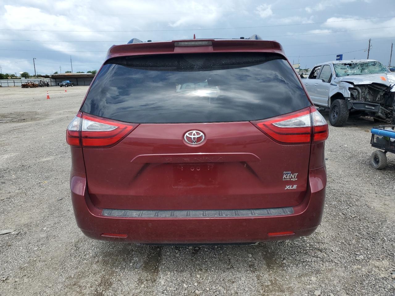 Lot #3026276330 2019 TOYOTA SIENNA XLE