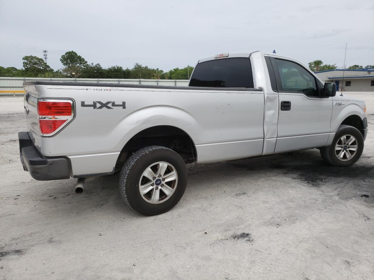 2014 Ford F150 vin: 1FTMF1EM2EKD57189