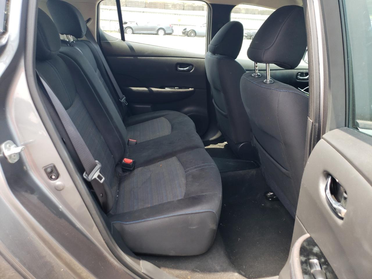 1N4AZ1CP9JC301106 2018 Nissan Leaf S