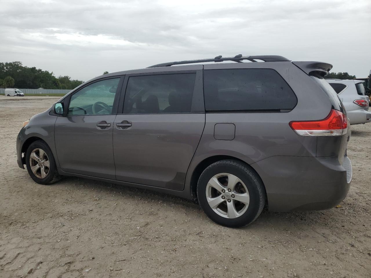 5TDKK3DC3BS114759 2011 Toyota Sienna Le