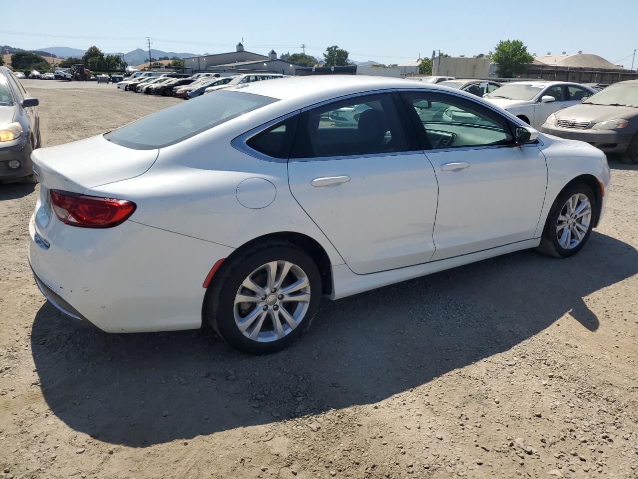 2015 Chrysler 200 Limited vin: 1C3CCCABXFN747384