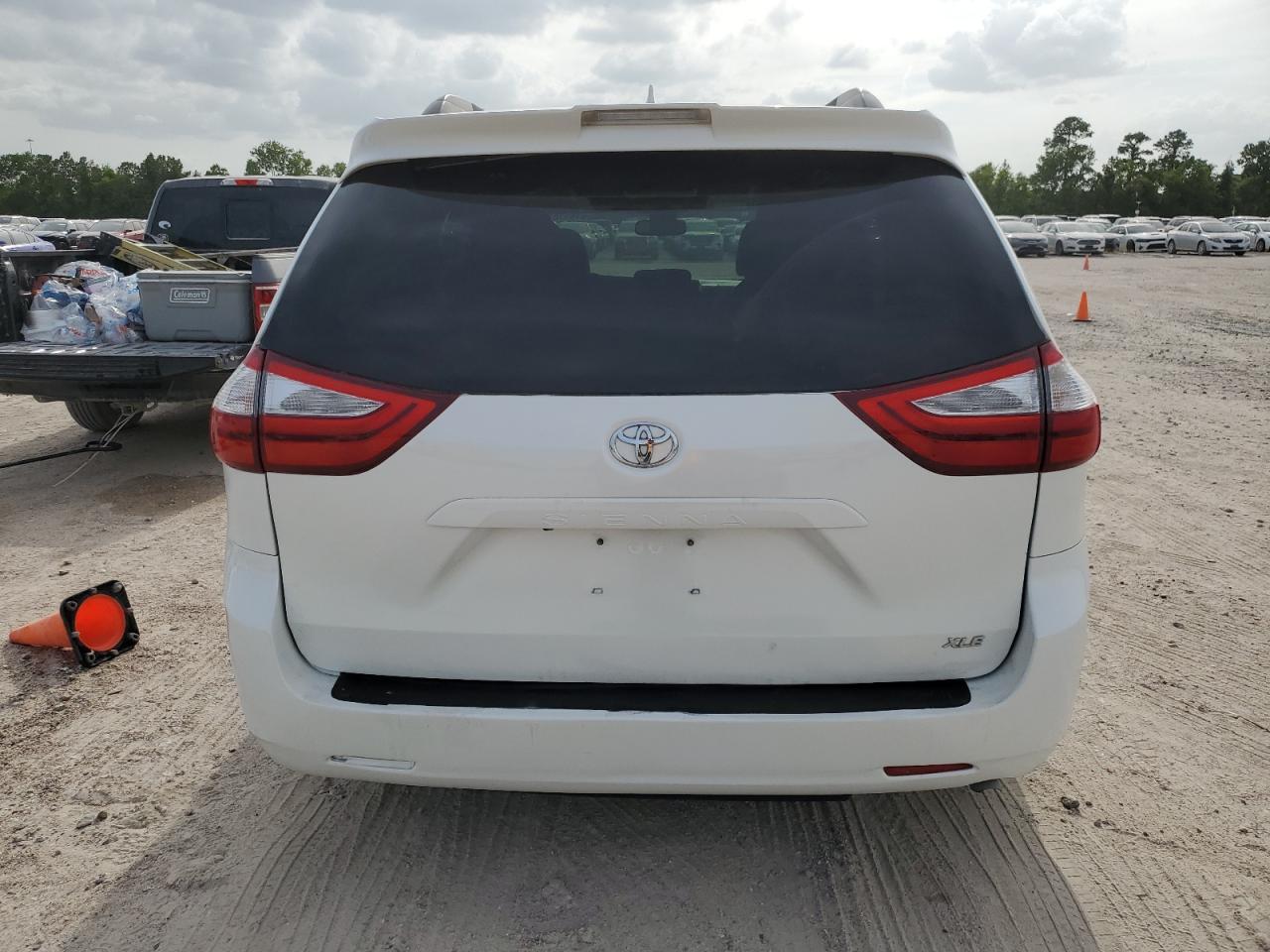 5TDYZ3DC9JS938267 2018 Toyota Sienna Xle