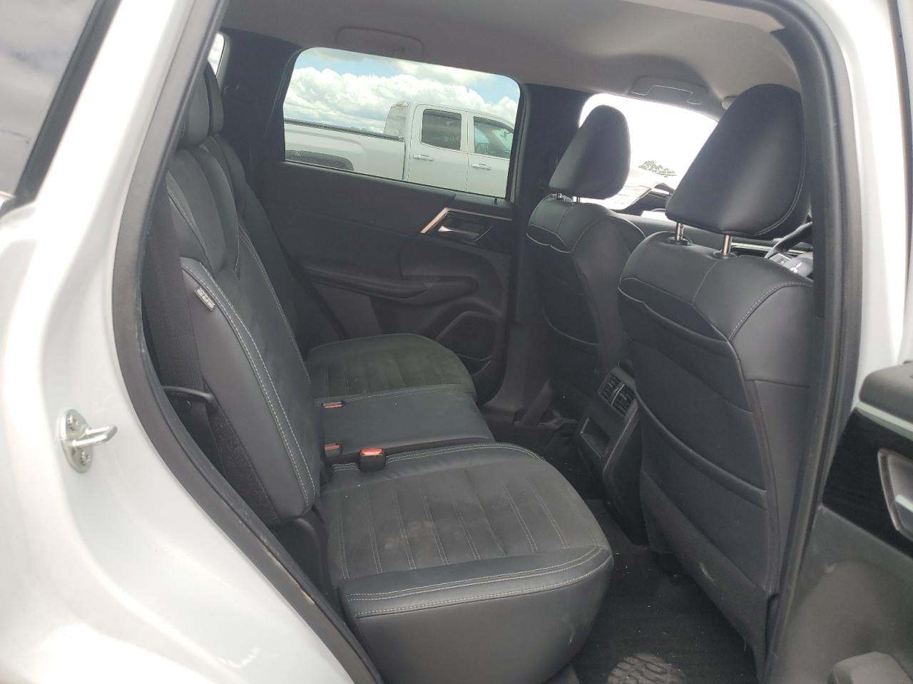 JA4J4UA8XNZ010505 2022 Mitsubishi Outlander Se