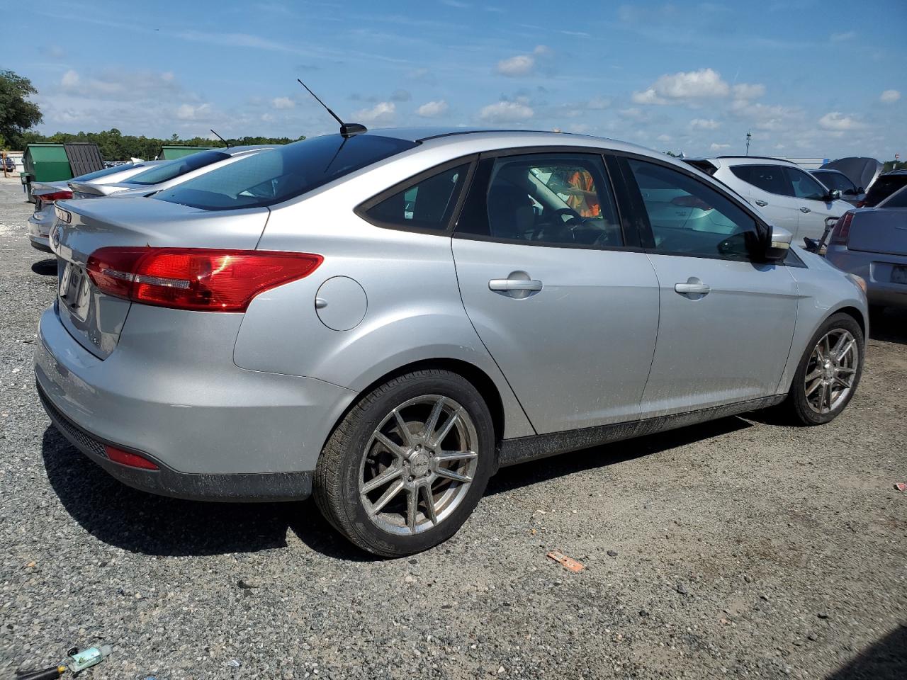 2017 Ford Focus Se vin: 1FADP3F21HL241914