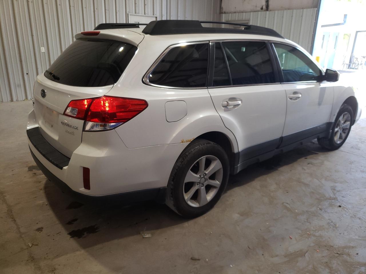 2013 Subaru Outback 2.5I Premium vin: 4S4BRBCC8D3266866