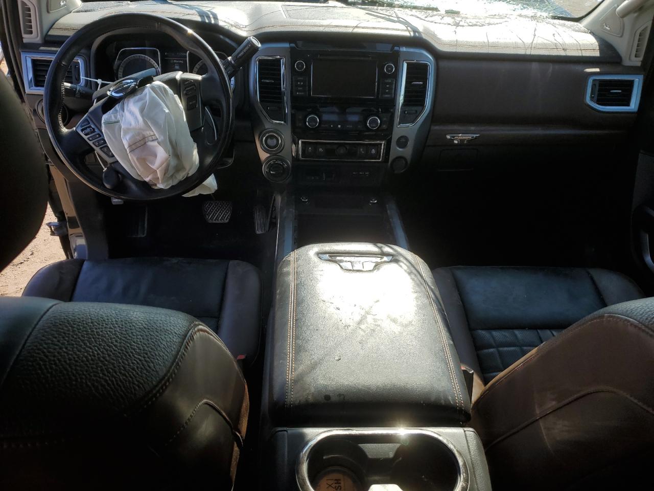 1N6AA1E50KN526711 2019 Nissan Titan Sv