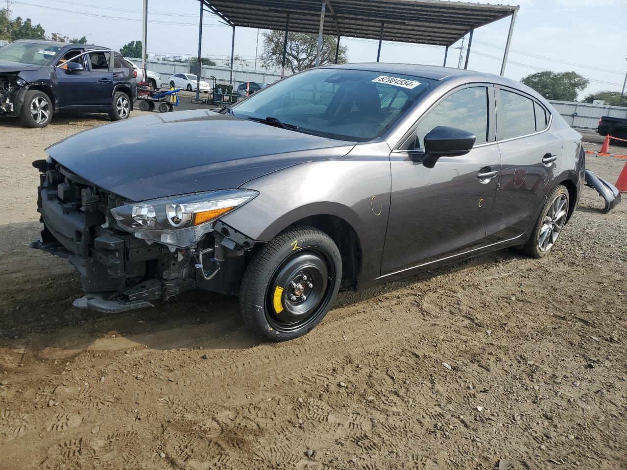 2018 Mazda 3 Touring vin: 3MZBN1V39JM246270