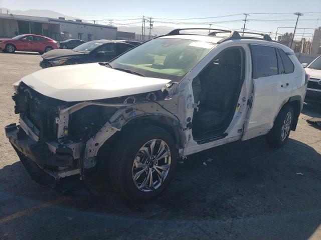 Vin: jtmb6rfv8nd073938, lot: 63823314, toyota rav4 xle premium 2022 img_1