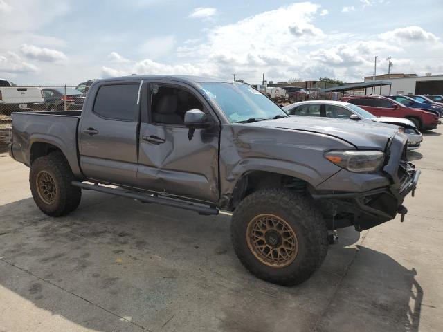 VIN 5TFAX5GN4JX117877 2018 Toyota Tacoma, Double Cab no.4