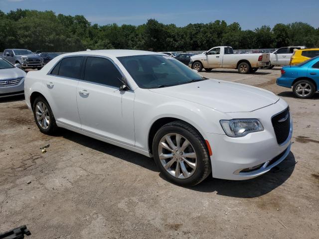 VIN 2C3CCARG7KH560417 2019 Chrysler 300, Touring no.4