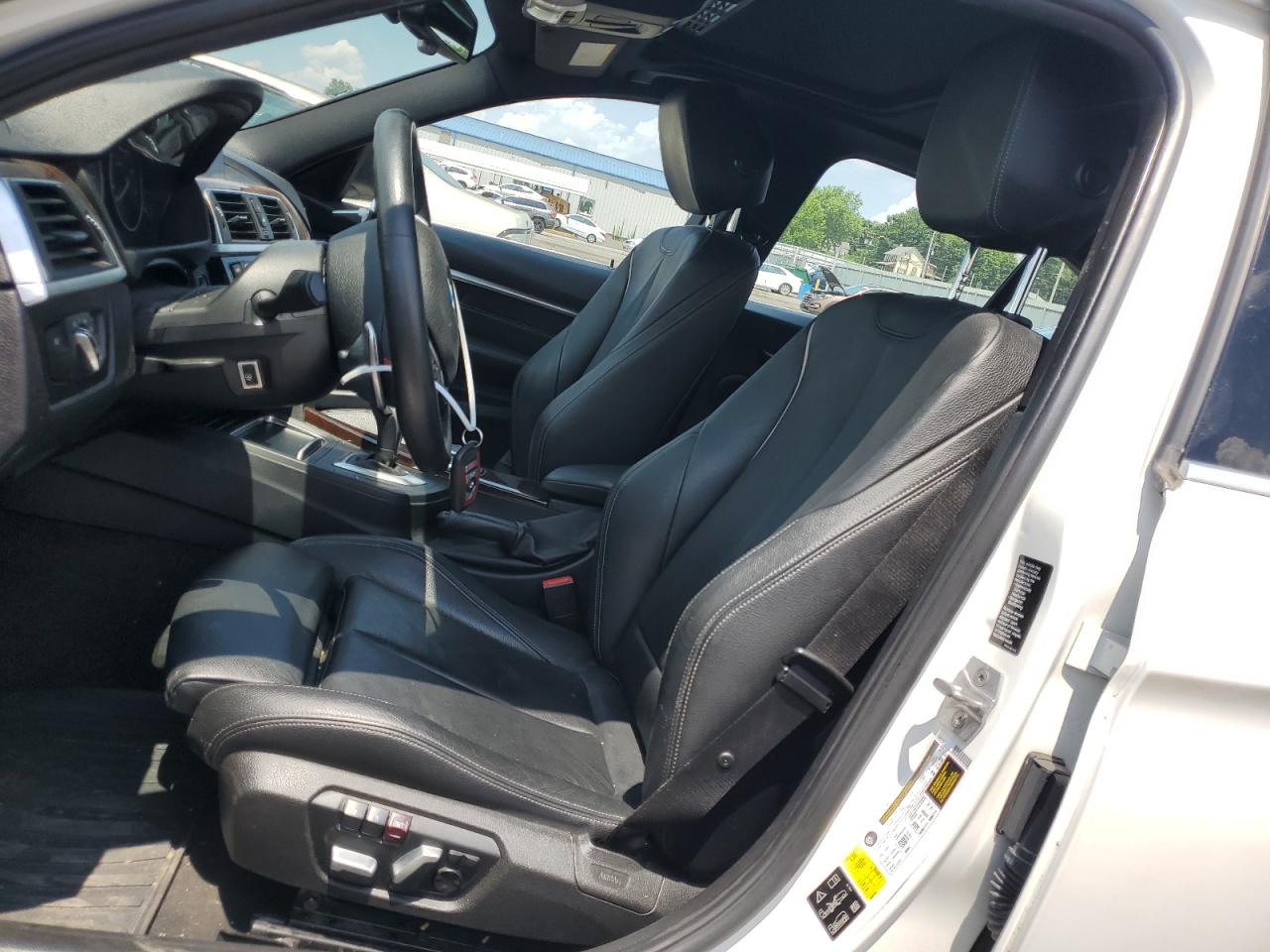 WBA8D9G52JNU67113 2018 BMW 330 Xi