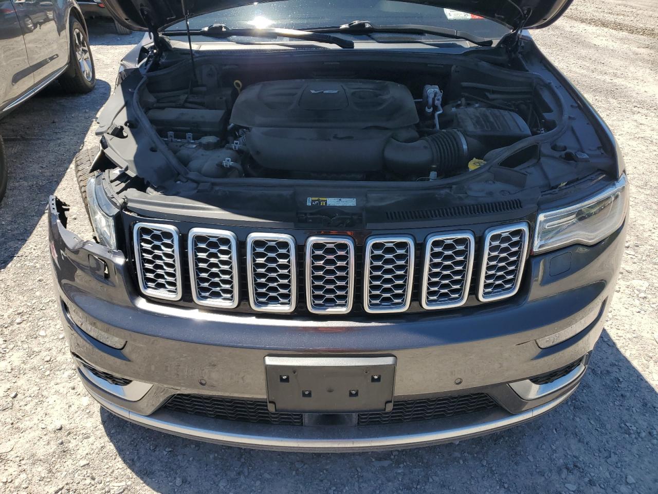 1C4RJFJG9JC485810 2018 Jeep Grand Cherokee Summit