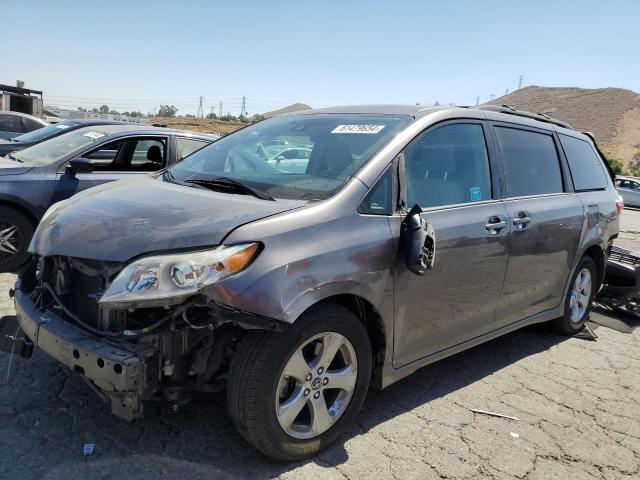 TOYOTA SIENNA LE 2018 gray  gas 5TDKZ3DC2JS933935 photo #1