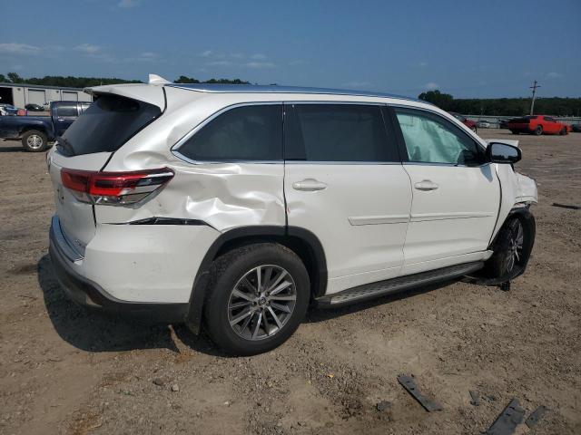 VIN 5TDJZRFH3JS914804 2018 Toyota Highlander, SE no.3