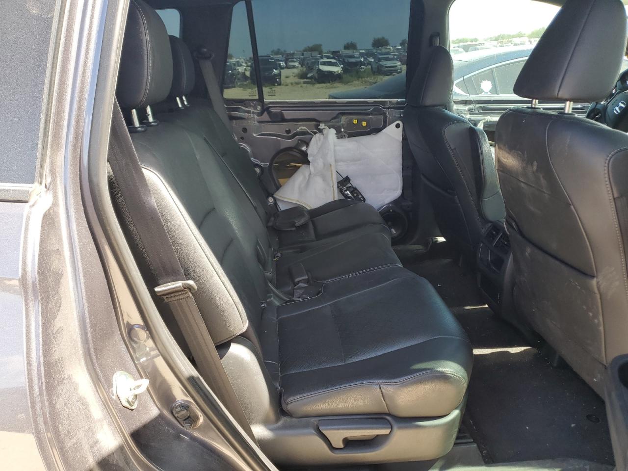 5FNYF8H55KB013816 2019 Honda Passport Exl