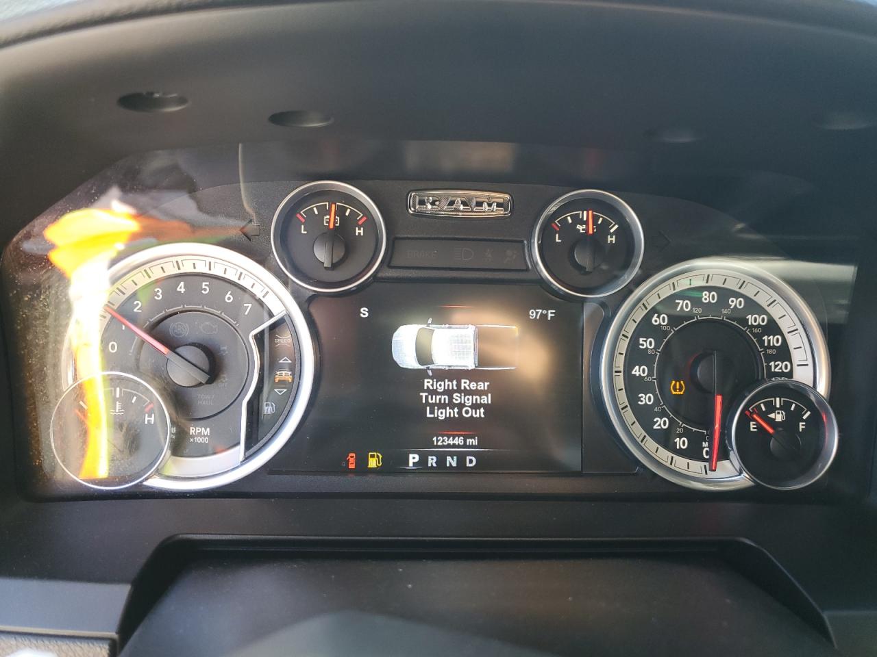 1C6RR6MT3FS692635 2015 Ram 1500 Sport