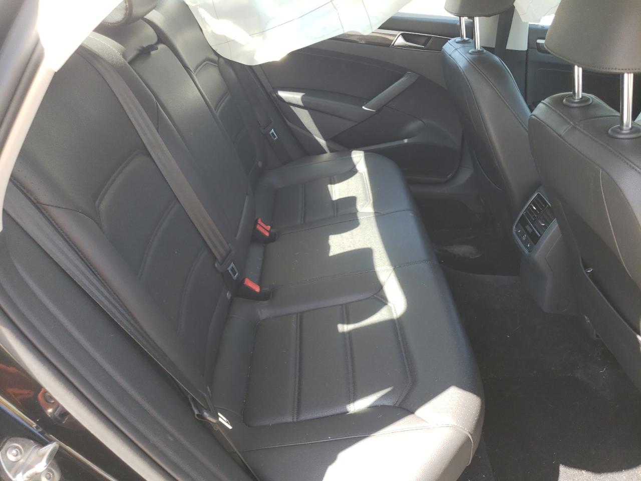 1VWBA7A31JC016275 2018 Volkswagen Passat Se