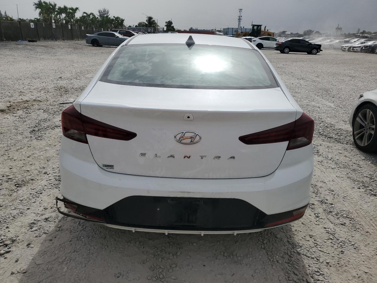 2020 Hyundai Elantra Sel vin: 5NPD84LF2LH569375