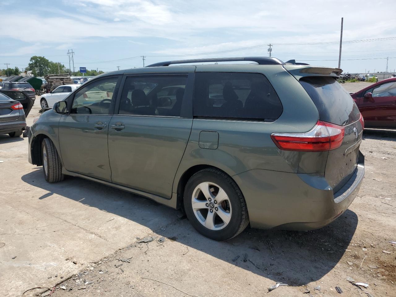 2018 Toyota Sienna Le vin: 5TDKZ3DC6JS905314