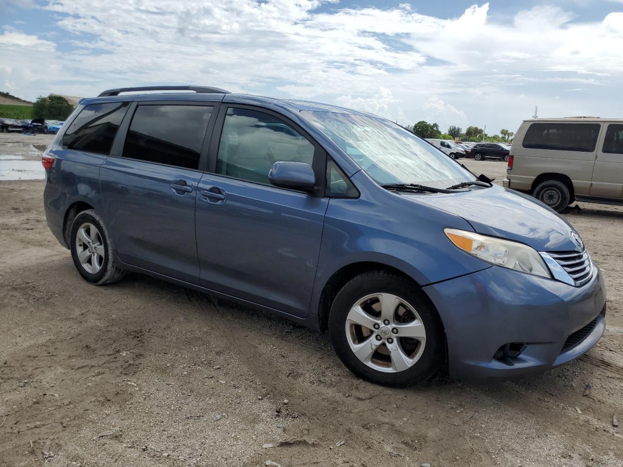 Lot #2879107954 2015 TOYOTA SIENNA LE