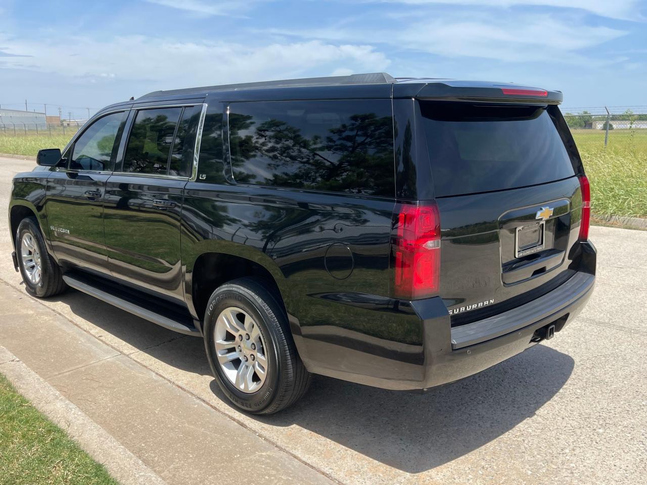 2016 Chevrolet Suburban C1500 Ls vin: 1GNSCGKC2GR166419