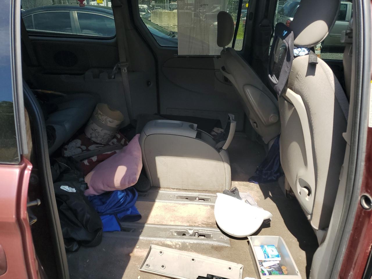 2C4GP44L73R196633 2003 Chrysler Town & Country Lx