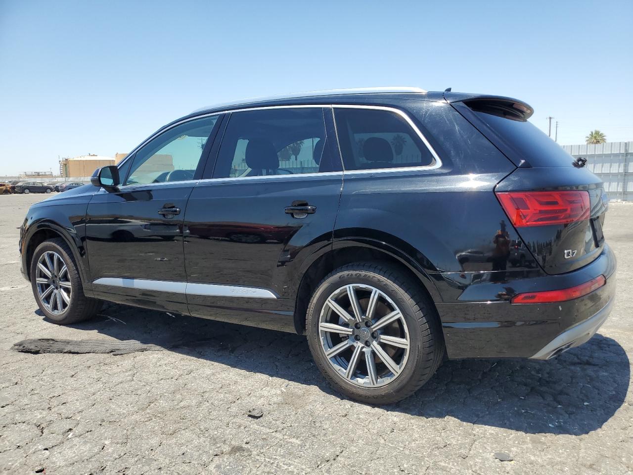 2017 Audi Q7 Premium Plus vin: WA1LAAF78HD025683