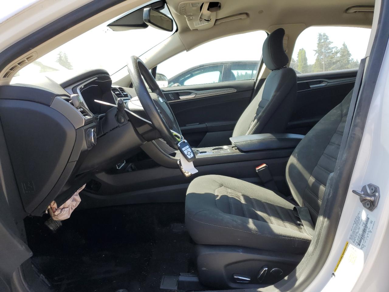 3FA6P0LU4KR205382 2019 Ford Fusion Se