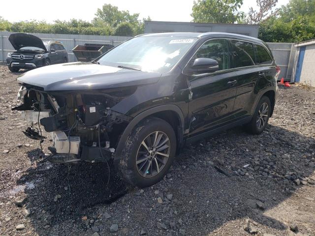 VIN 5TDJZRFH6KS596212 2019 Toyota Highlander, SE no.1