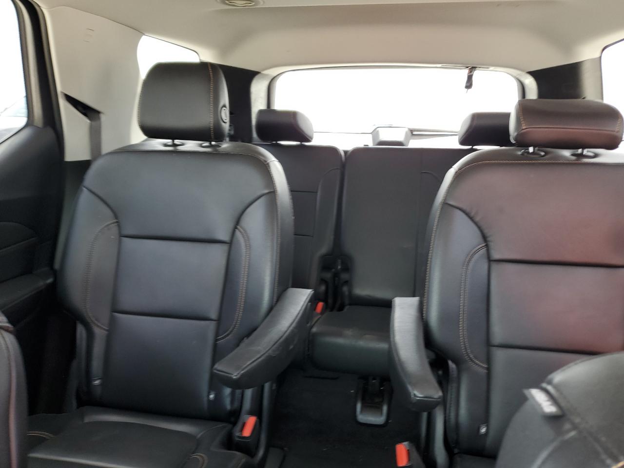 1GNERHKW3JJ274050 2018 Chevrolet Traverse Lt