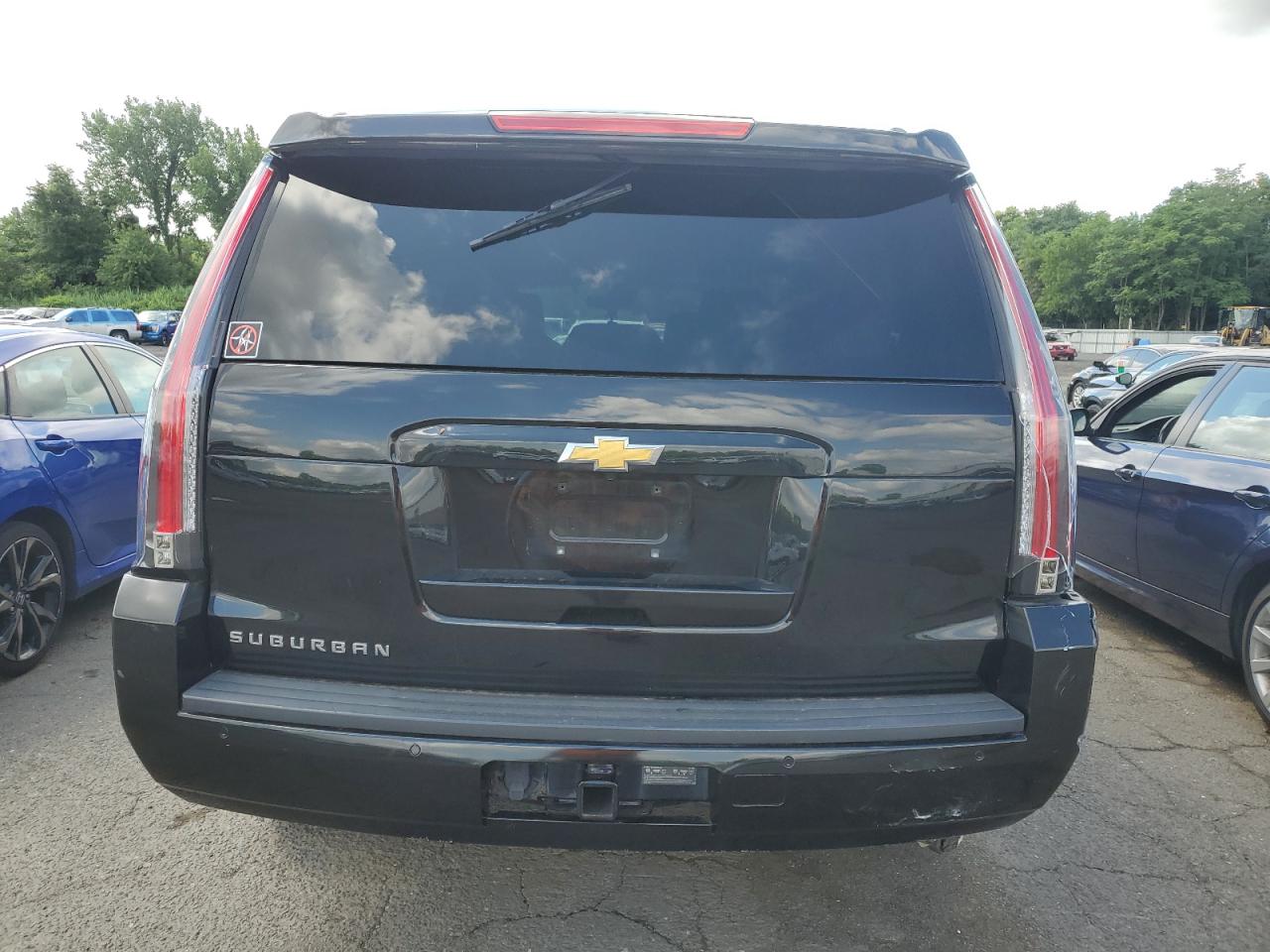 1GNSKHKC3KR111656 2019 Chevrolet Suburban K1500 Lt
