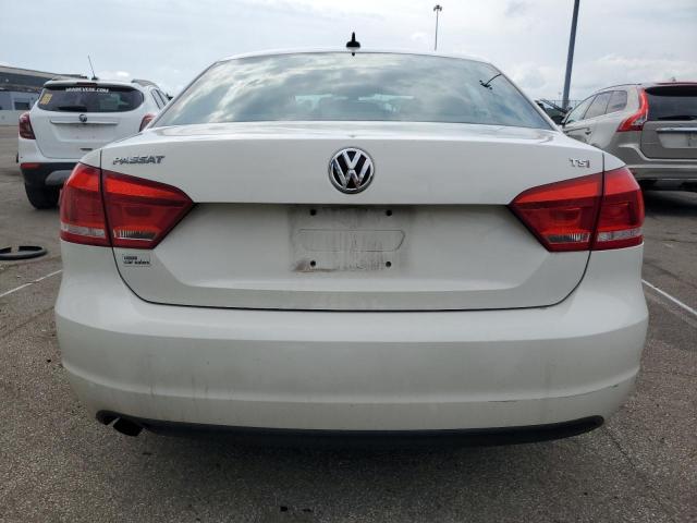 2015 VOLKSWAGEN PASSAT S - 1VWAT7A34FC020429