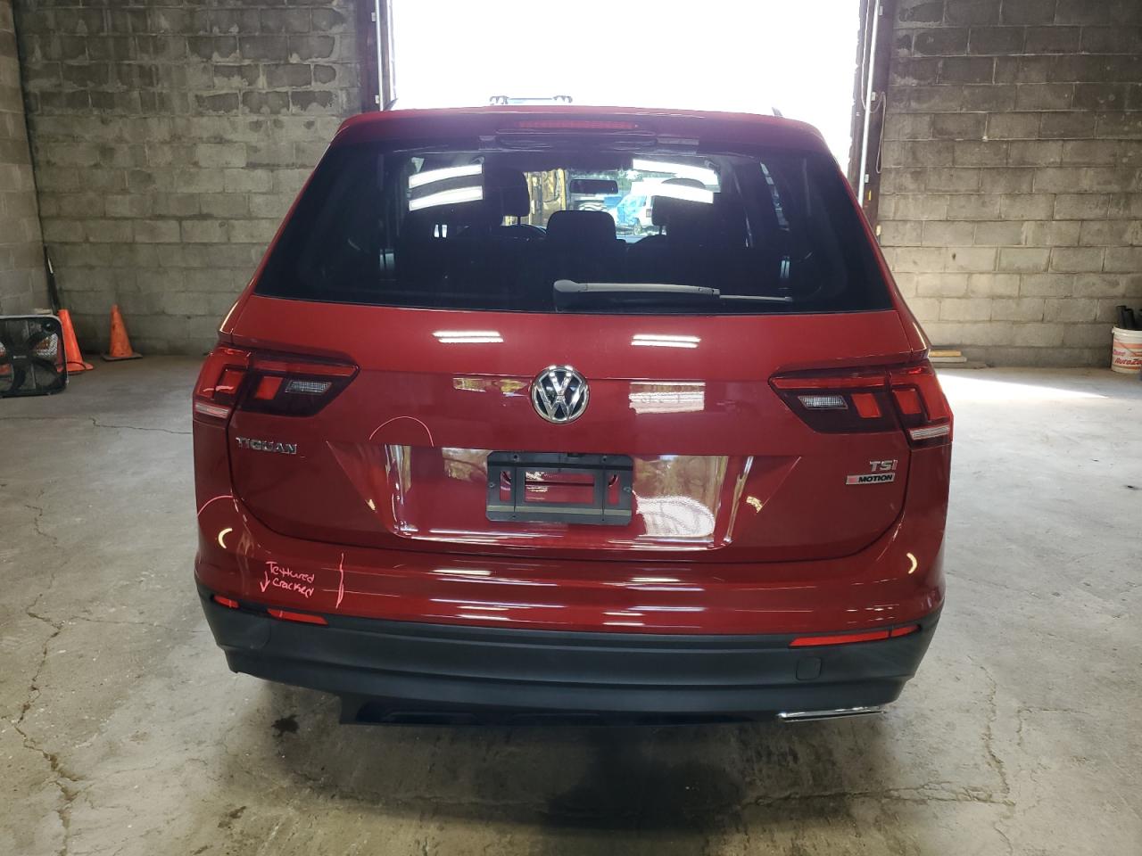 3VV0B7AX7JM091444 2018 Volkswagen Tiguan S