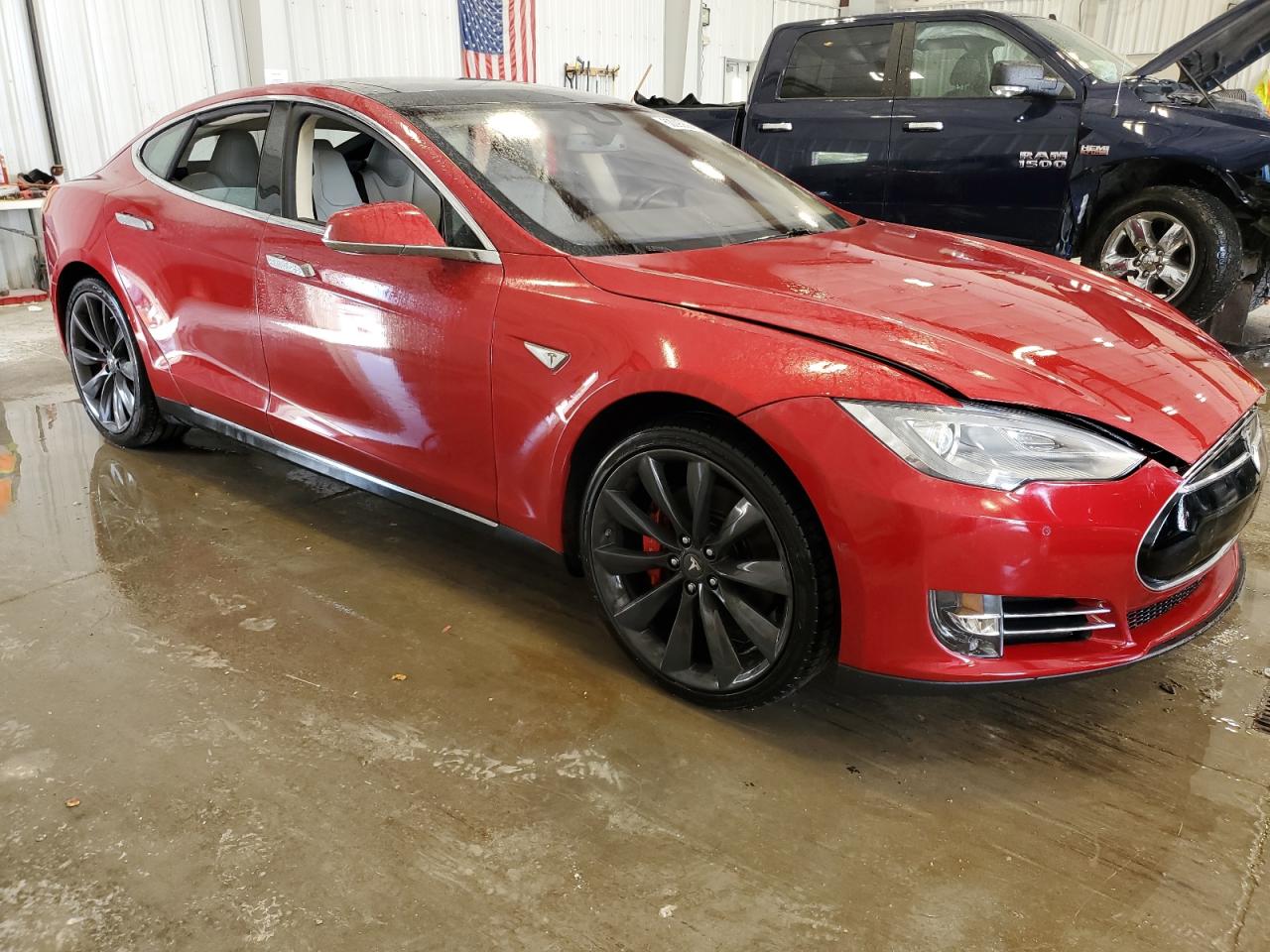 2014 Tesla Model S vin: 5YJSA1H20EFP66725