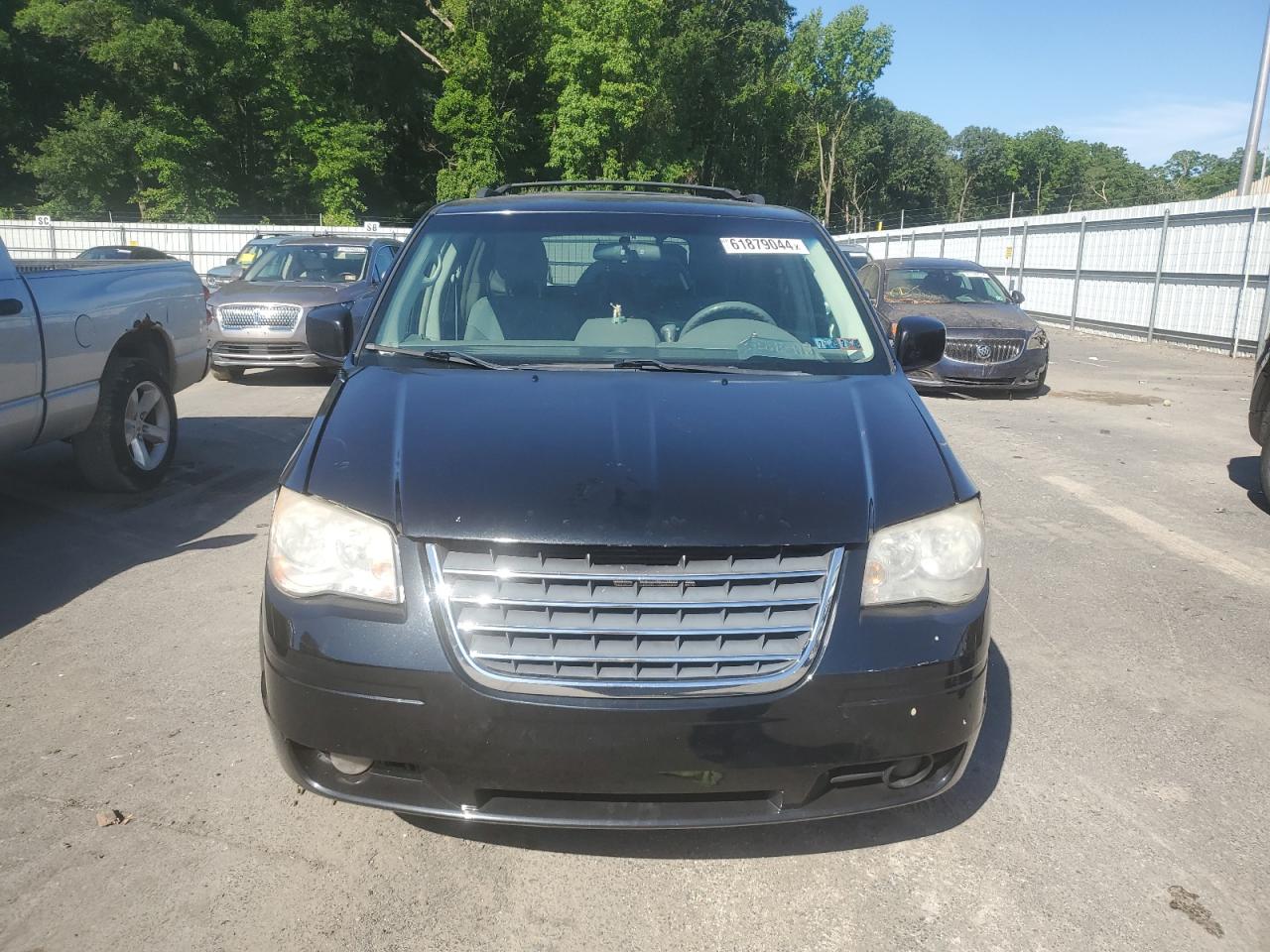 2A4RR5D18AR270902 2010 Chrysler Town & Country Touring